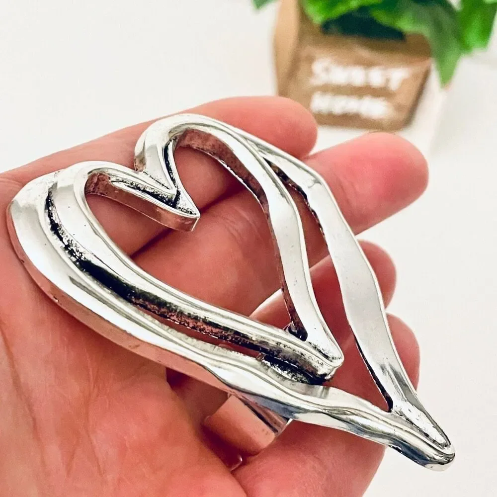 NWT Gorgeous Huge Big Silver Thick Heart Shaped Shiny Ring OS Adustable One Size